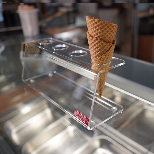 Eiswaffelhalter aus Plexiglas® mit Platz für vier Eistüten